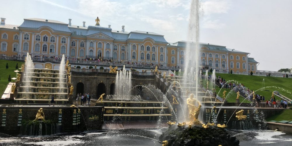 Le palais de Peterhof : beau comme Versailles, cher comme Disneyland